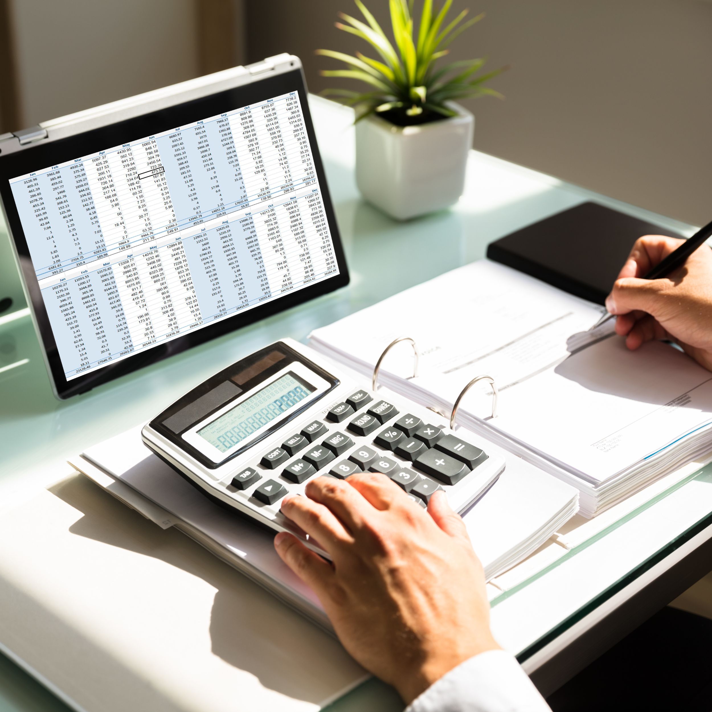 How to Predict Investment Returns with a Compound Interest Calculator